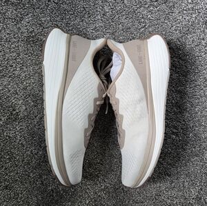 NWT Lane-Eight Women's Relay Trainer in Latte